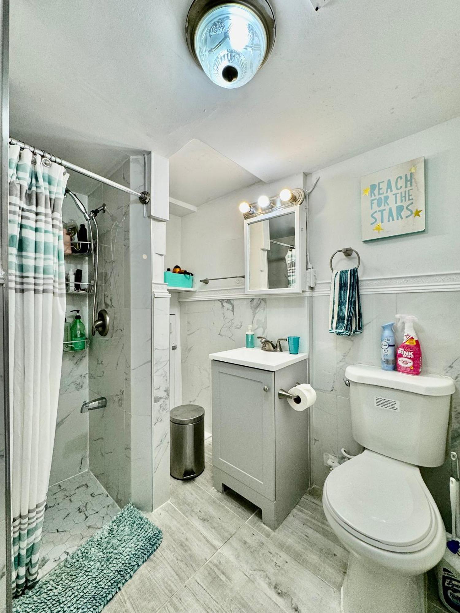 Tiny Private Room On The 1St Floor With Shared Bathroom Near Seatac Airport And Downtown Сиатъл Екстериор снимка