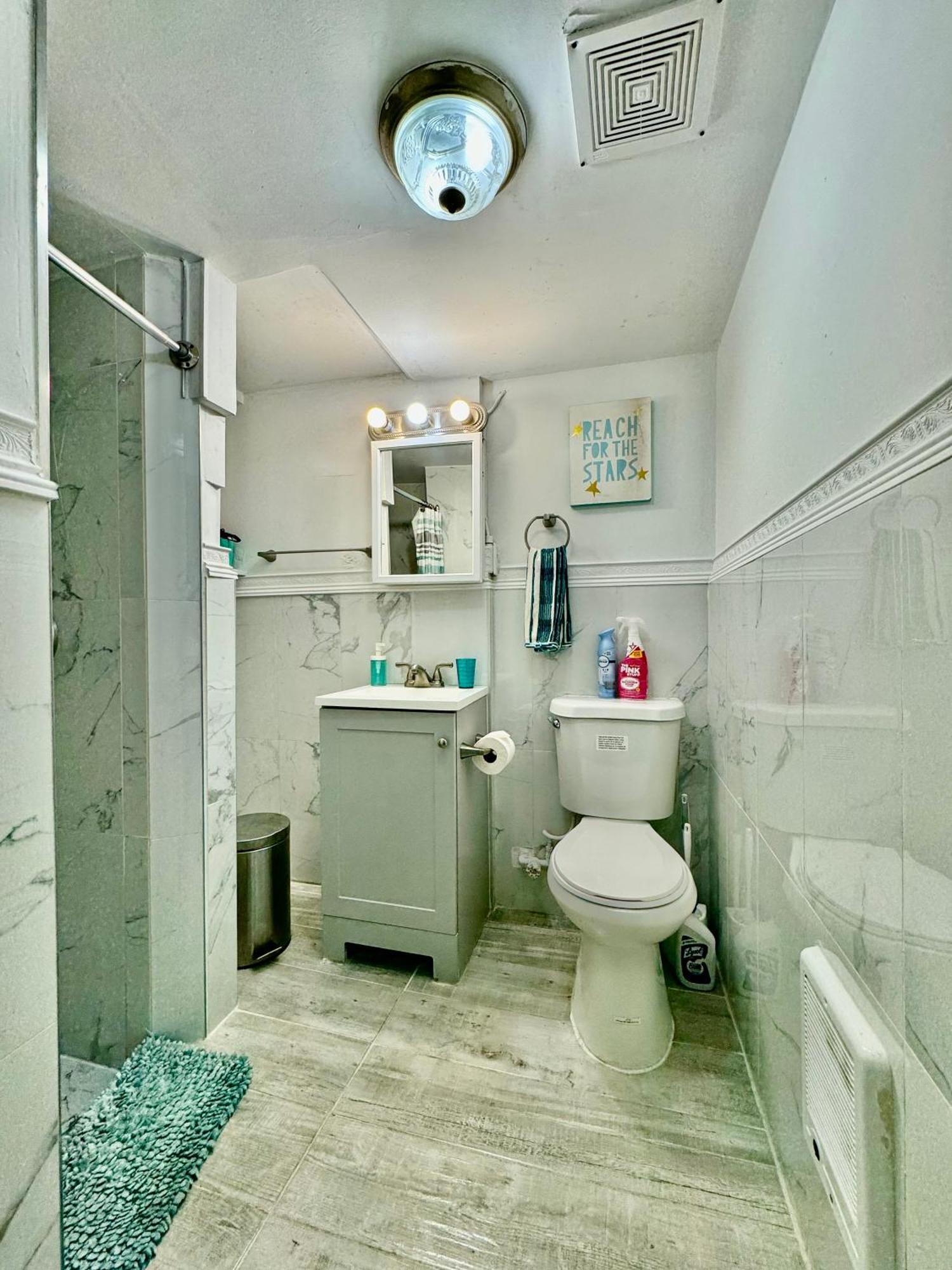 Tiny Private Room On The 1St Floor With Shared Bathroom Near Seatac Airport And Downtown Сиатъл Екстериор снимка