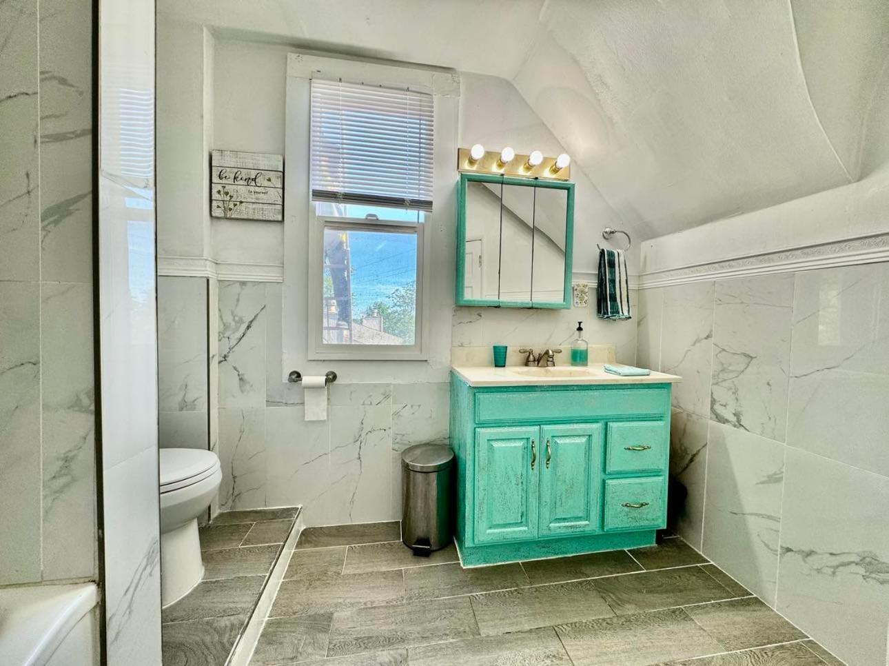 Tiny Private Room On The 1St Floor With Shared Bathroom Near Seatac Airport And Downtown Сиатъл Екстериор снимка
