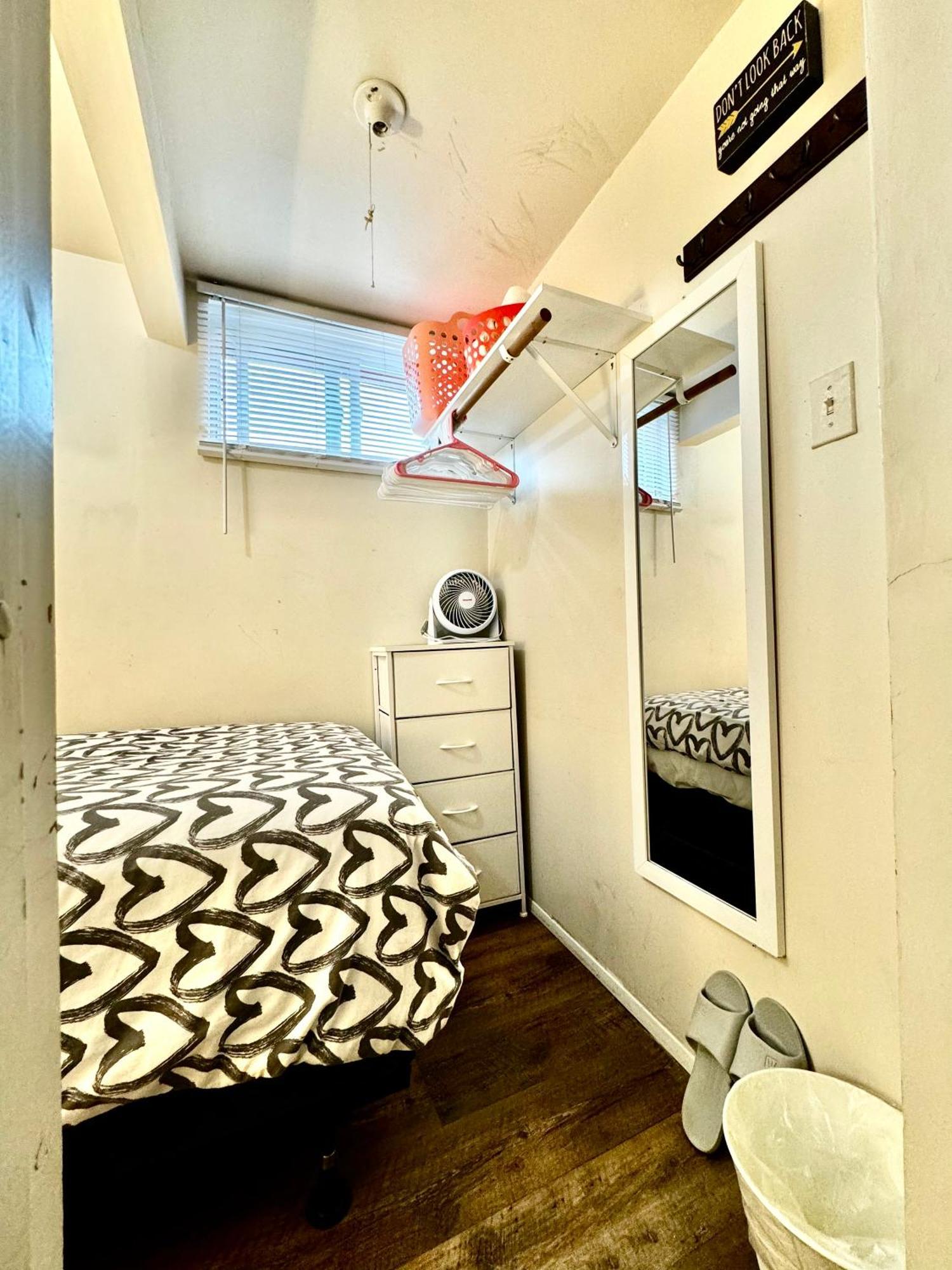 Tiny Private Room On The 1St Floor With Shared Bathroom Near Seatac Airport And Downtown Сиатъл Екстериор снимка